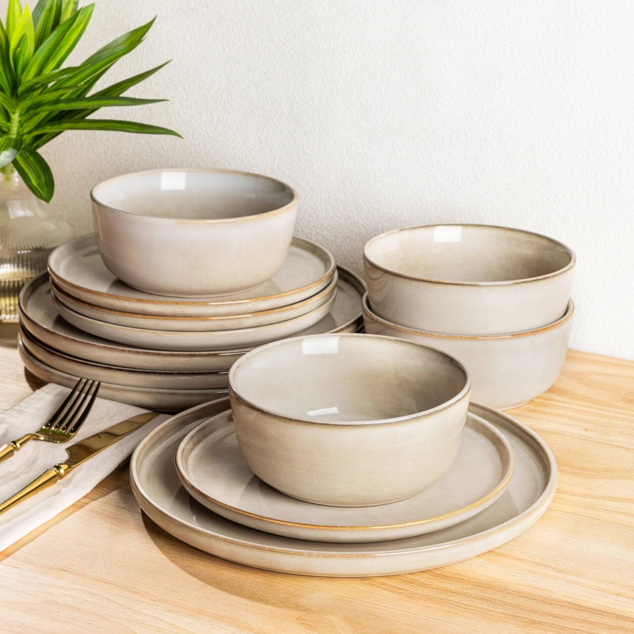 Stoneware Dinnerware Set – Reactive Glaze, Cappuccino, Service for 8